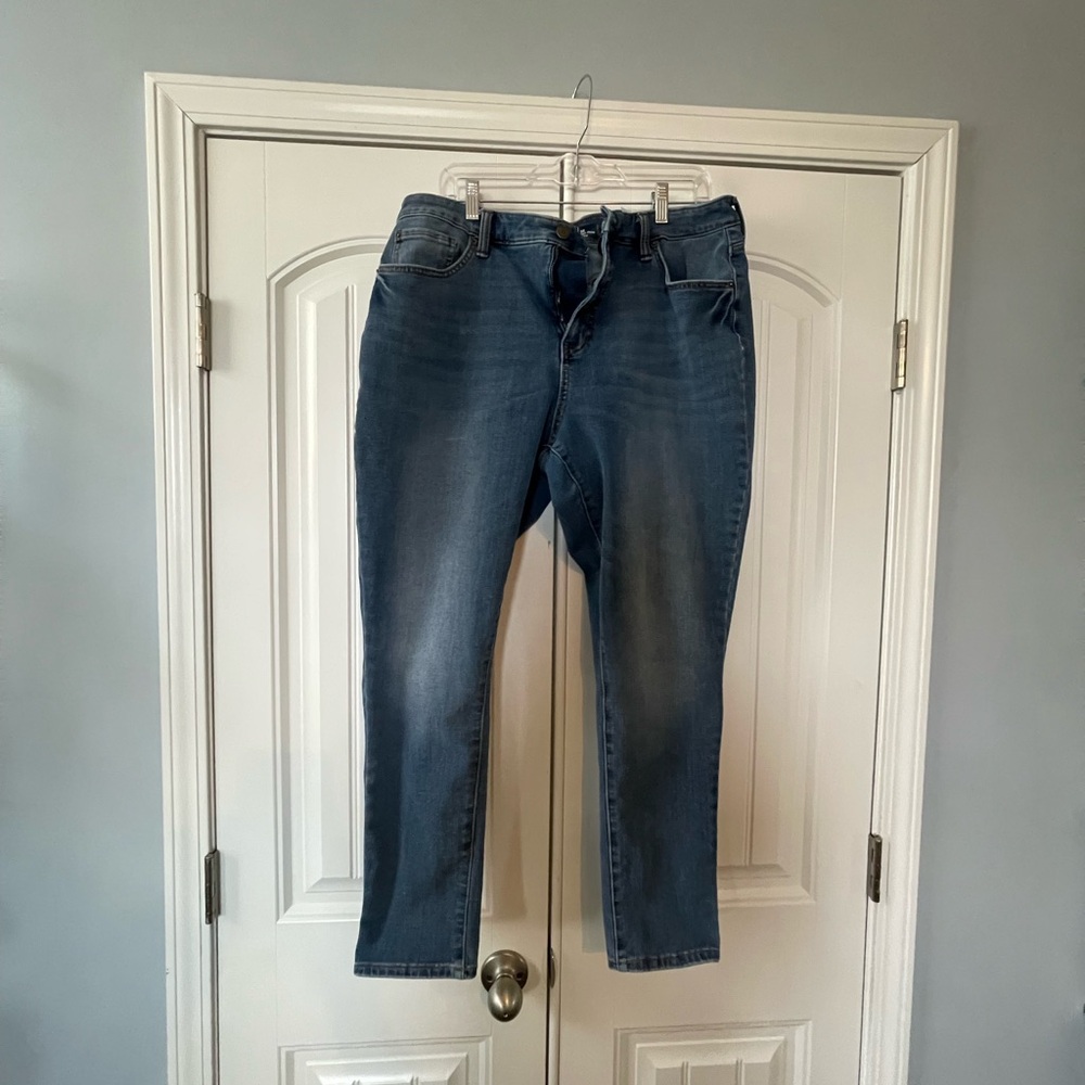 Time and Tru Light Blue High Rise Curvy Jeans 16